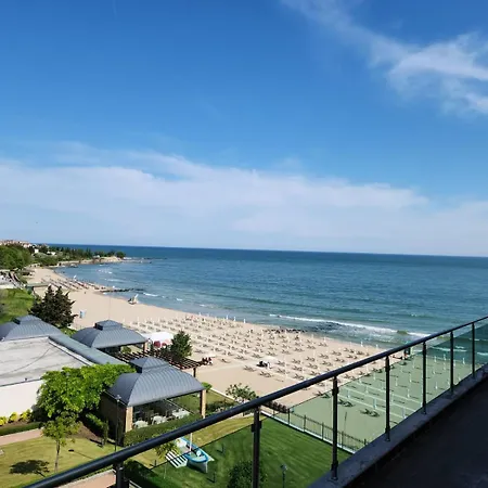 Sunny Bay A Sunny Slantchev Briag