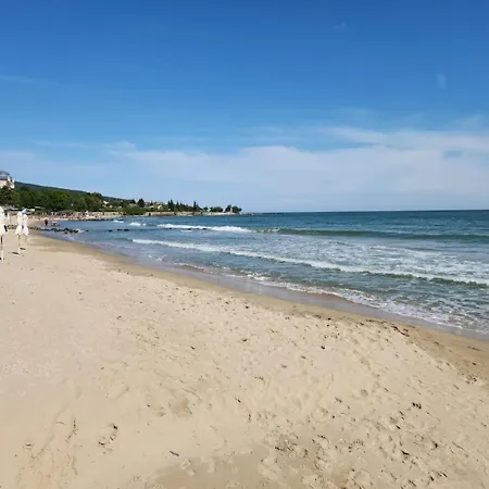 Sunny Bay A Sunny Slantchev Briag