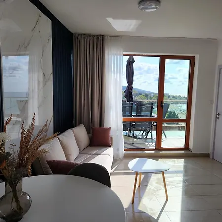 Sunny Bay A Sunny Slantchev Briag